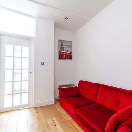 Spacious Retreat 2-Bed In Popular Camden Town Лондон Екстериор снимка