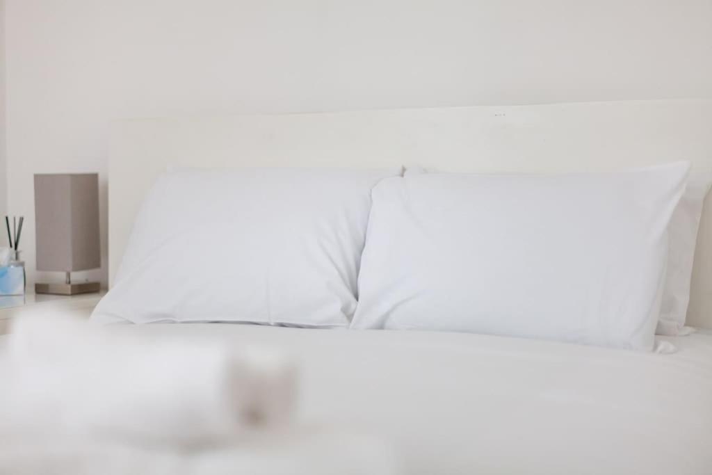 Spacious Retreat 2-Bed In Popular Camden Town Лондон Екстериор снимка